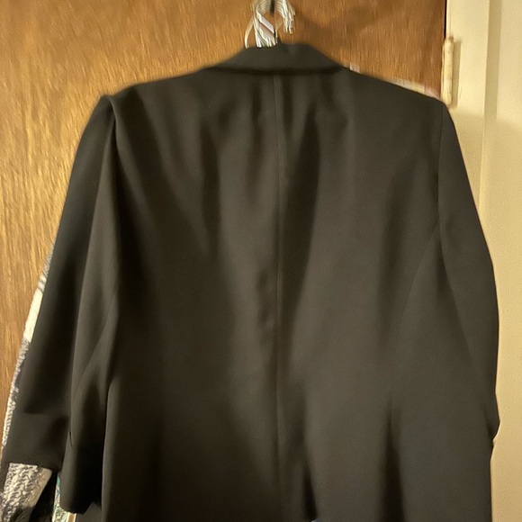 Kasper Blazer
Black Size 20 - Picture 3 of 4